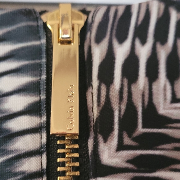 Dress - Picture 4 of 9